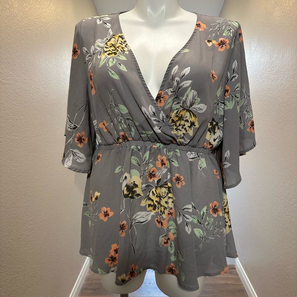 Torrid 2 Plus Woman’s Gray Floral Print Blouse